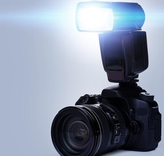 闪光灯：用于摄影、照相的光学器具